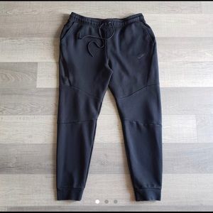 Nike tech fleece pants (black)